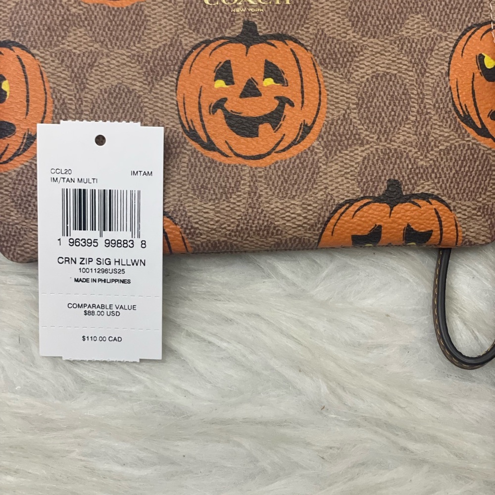 NWT Coach Corner Zip Wristlet In Signature Canvas With Halloween Print CCL20 - Picture 10 of 11
